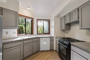 25 Aquinas St, Lake Oswego, OR 97035 - Photo 9