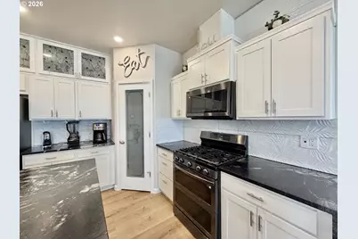 438 Greencrest St NE, Salem, OR 97301 - Photo 11