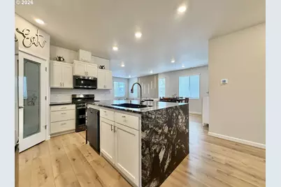 438 Greencrest St NE, Salem, OR 97301 - Photo 9
