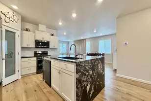 438 Greencrest St NE, Salem, OR 97301 - Photo 9