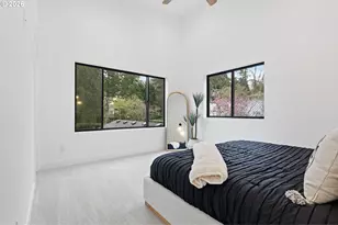 10000 SW 25th Ave, Portland, OR 97219 - Photo 17