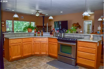 799 Three Pines Rd, Grants Pass, OR 97526 - Photo 5