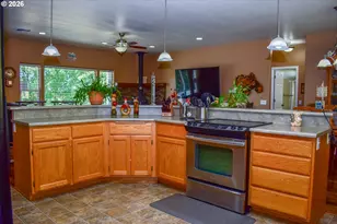 799 Three Pines Rd, Grants Pass, OR 97526 - Photo 5