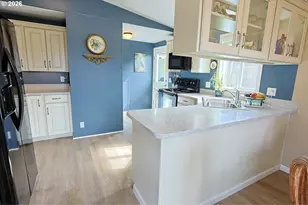529 Puerto Vista Dr, Coos Bay, OR 97420 - Photo 11