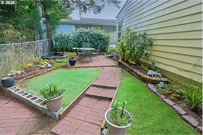 529 Puerto Vista Dr, Coos Bay, OR 97420 - Photo 33