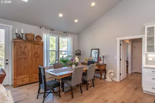 1788 NE Reagan Dr, Roseburg, OR 97470 - Photo 17