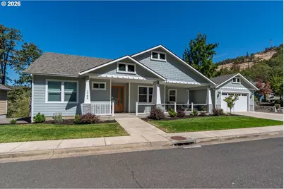 1788 NE Reagan Dr, Roseburg, OR 97470 - Photo 1