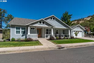 1788 NE Reagan Dr, Roseburg, OR 97470 - Photo 1