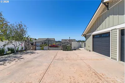 1975 Cleveland St, North Bend, OR 97459 - Photo 39