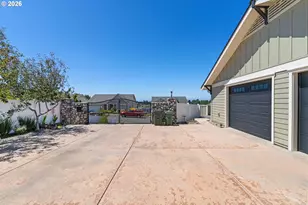 1975 Cleveland St, North Bend, OR 97459 - Photo 39