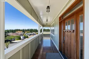 1975 Cleveland St, North Bend, OR 97459 - Photo 5