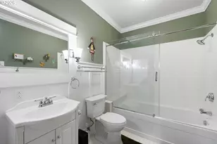 1975 Cleveland St, North Bend, OR 97459 - Photo 29