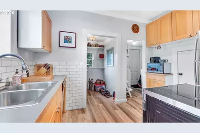 715 9th St, Oregon City, OR 97045 - Photo 15