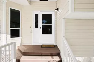 8915 NE 28th Pl, Vancouver, WA 98665 - Photo 5