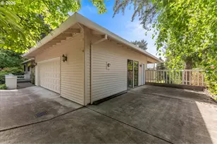 29 Westridge Dr, Lake Oswego, OR 97034 - Photo 3