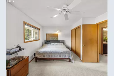 15924 SE Rhine St, Portland, OR 97236 - Photo 9