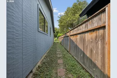 1712 SW Hensley Rd, Troutdale, OR 97060 - Photo 35