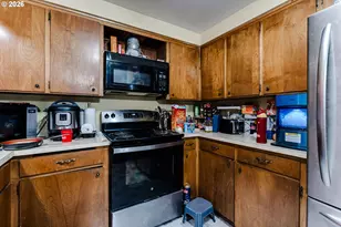 930 25th Pl, Springfield, OR 97477 - Photo 7