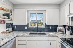 2490 SE Ermine St, Albany, OR 97322 - Photo 13