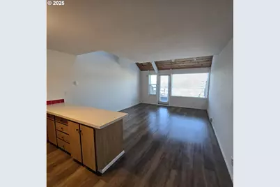 1000 SE Bay Blvd #404, Newport, OR 97365 - Photo 3