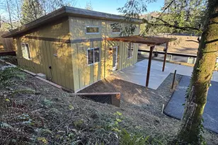 810 SE Beaver St, Toledo, OR 97391 - Photo 3