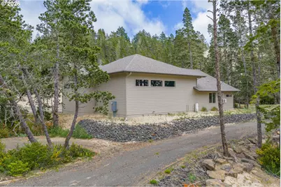 747 Pacific Dunes Dr, North Bend, OR 97459 - Photo 5