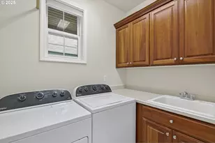 1202 NE Parks Edge Cir, Hillsboro, OR 97124 - Photo 27