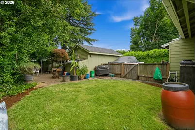 370 24th St, Salem, OR 97301 - Photo 5