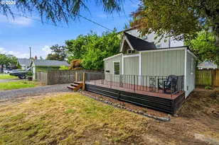 370 24th St, Salem, OR 97301 - Photo 9
