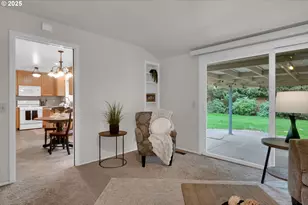 240 Dibblee Ln, Eugene, OR 97404 - Photo 25