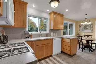 240 Dibblee Ln, Eugene, OR 97404 - Photo 13