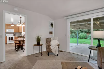 240 Dibblee Ln, Eugene, OR 97404 - Photo 21