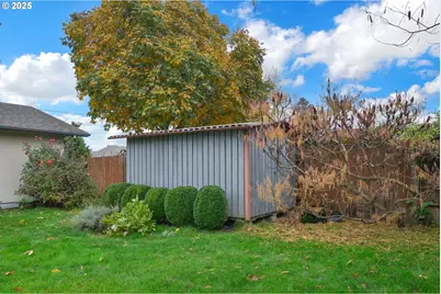 240 Dibblee Ln, Eugene, OR 97404 - Photo 39