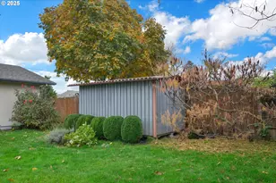 240 Dibblee Ln, Eugene, OR 97404 - Photo 39