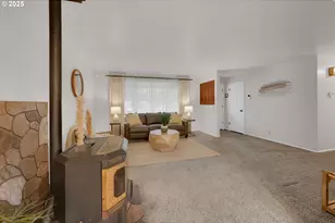 240 Dibblee Ln, Eugene, OR 97404 - Photo 17