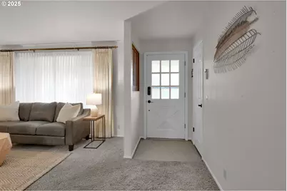 240 Dibblee Ln, Eugene, OR 97404 - Photo 5