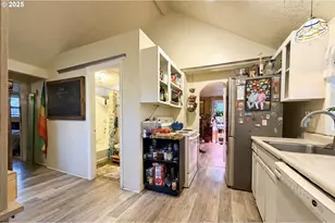 1018 7th St NW, Salem, OR 97304 - Photo 5