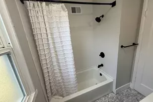 9036 SE Washington St, Portland, OR 97216 - Photo 13