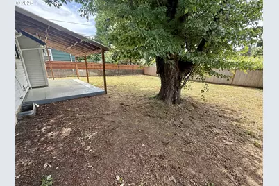 9036 SE Washington St, Portland, OR 97216 - Photo 17