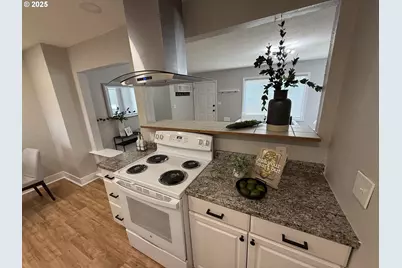 9036 SE Washington St, Portland, OR 97216 - Photo 9