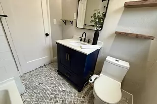 9036 SE Washington St, Portland, OR 97216 - Photo 11