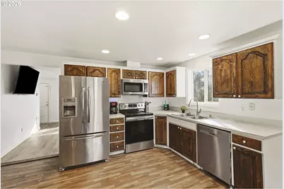 1010 SE 3rd Ave, Battle Ground, WA 98604 - Photo 7