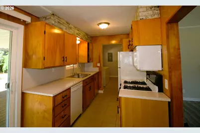 2049 SE 157th Ave, Portland, OR 97233 - Photo 3