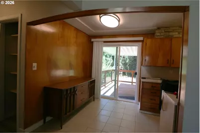 2049 SE 157th Ave, Portland, OR 97233 - Photo 5