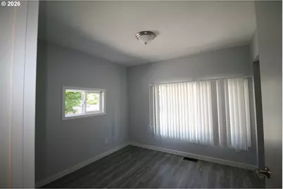2049 SE 157th Ave, Portland, OR 97233 - Photo 9