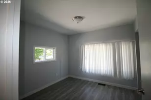 2049 SE 157th Ave, Portland, OR 97233 - Photo 9