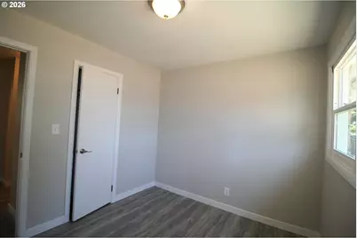 2049 SE 157th Ave, Portland, OR 97233 - Photo 7