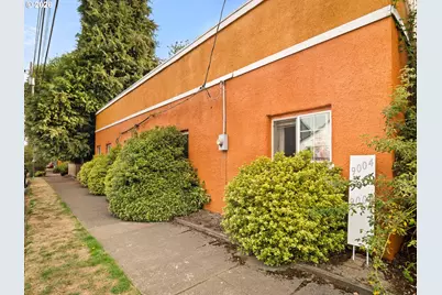 9004 N Mohawk Ave, Portland, OR 97203 - Photo 21