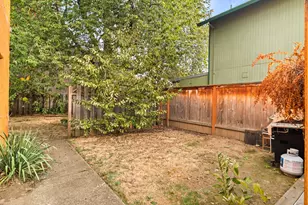 9004 N Mohawk Ave, Portland, OR 97203 - Photo 23