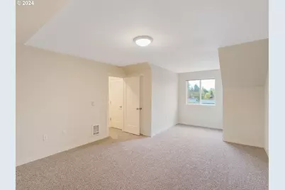 10827 E Burnside St, Portland, OR 97216 - Photo 23